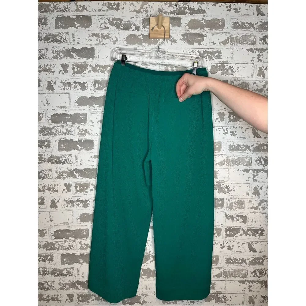 Athleta | women green wide leg cropped pants